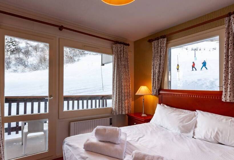 חדר משפחתי, Hôtel La Tarentaise