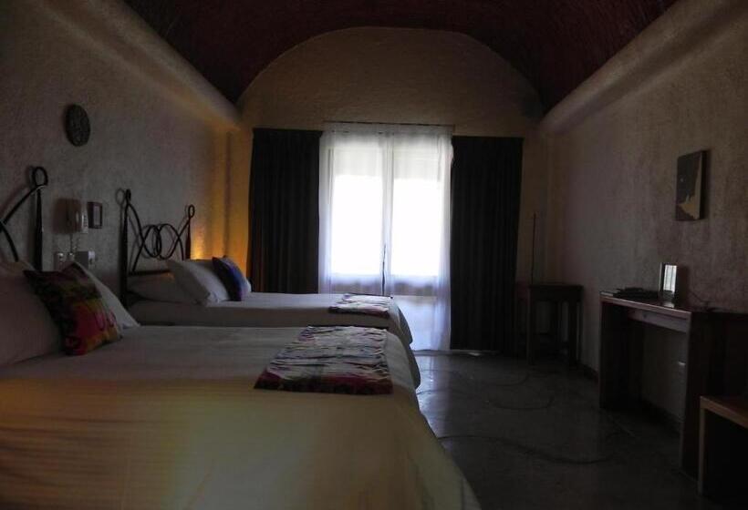 带2个双人床的标准工作室, Hostal De La Luz