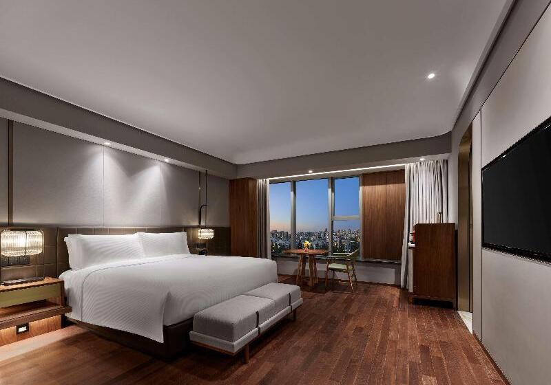 Номер Executive Кровать Кинг, Hilton Shanghai Hongqiao
