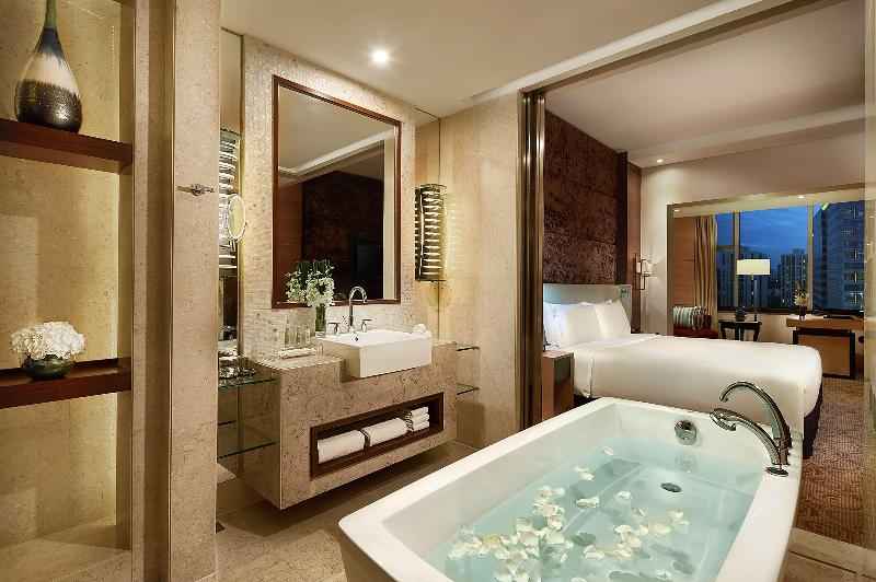Номер Deluxe, Hilton Shanghai Hongqiao