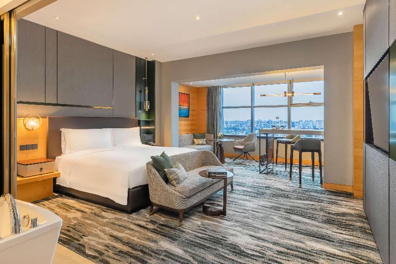 Номер Deluxe, Hilton Shanghai Hongqiao
