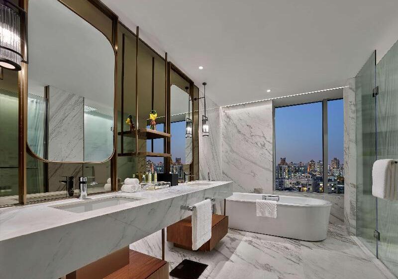 Номер Executive, Hilton Shanghai Hongqiao