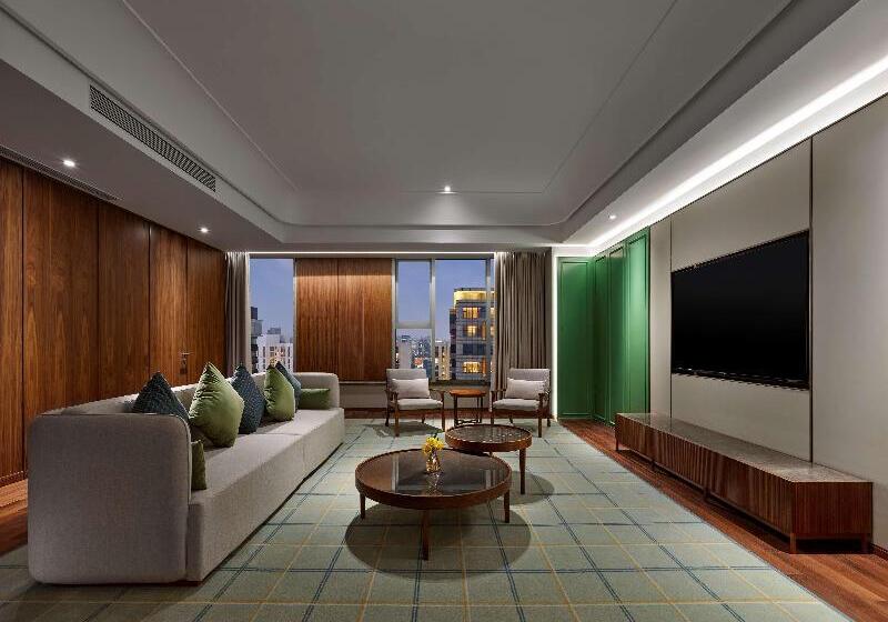 Номер Executive, Hilton Shanghai Hongqiao