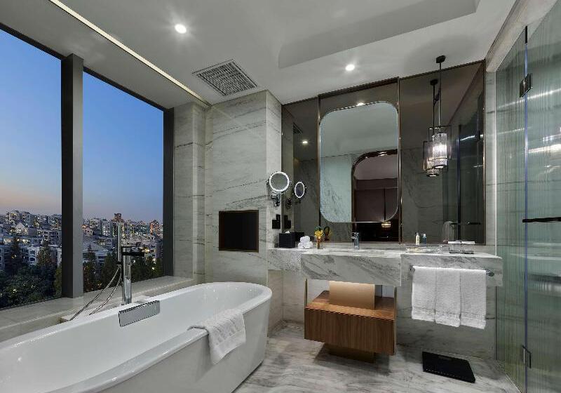 Номер Executive Кровать Кинг, Hilton Shanghai Hongqiao