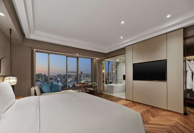 Номер Executive, Hilton Shanghai Hongqiao