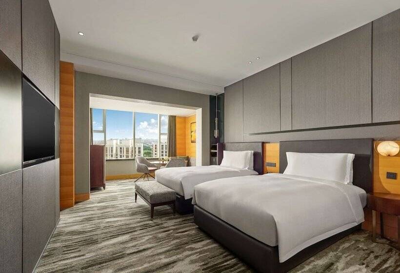 Номер Deluxe, Hilton Shanghai Hongqiao