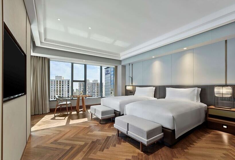 Номер Executive, Hilton Shanghai Hongqiao