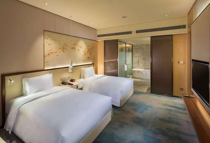 Номер Executive, Hilton Shanghai Hongqiao