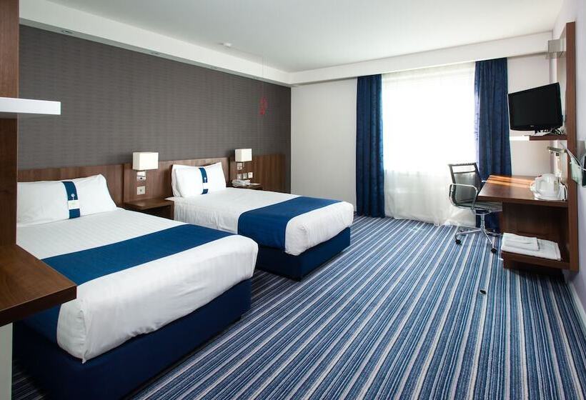 Номер Стандарт Адаптированный для Инвалидов, Holiday Inn Express Cambridge Duxford M11 Jct 10, An Ihg
