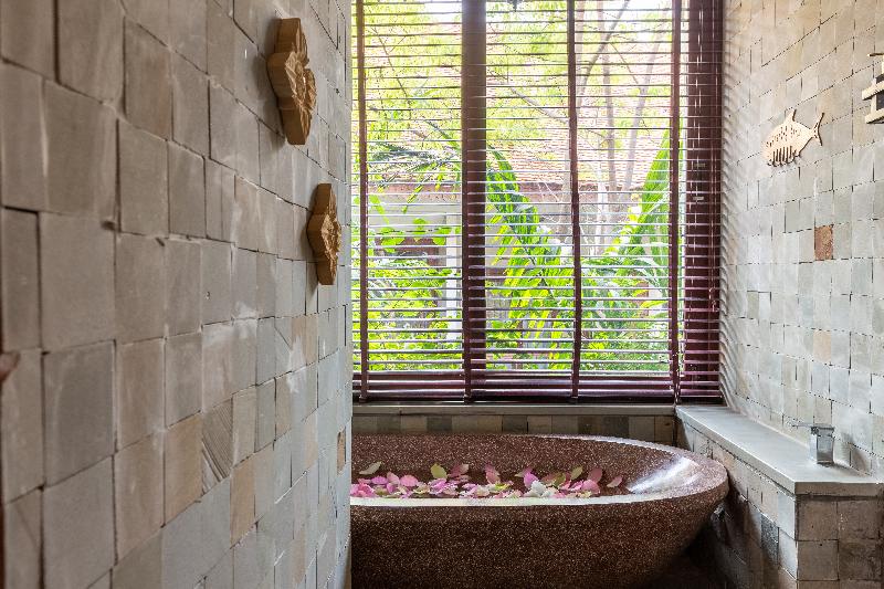 اتاق لوکس با چشم‌انداز استخر, Montra Nivesha Residence
