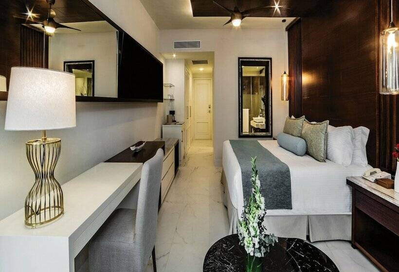 带大床的小型套房, Secrets Royal Beach Punta Cana - Adults Only - All Inclusive