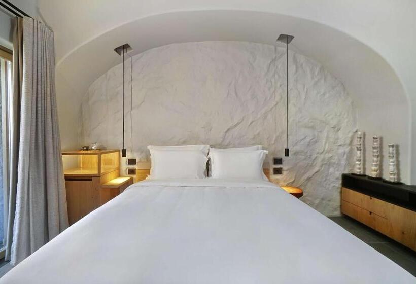 Premium room with terrace, Radisson Blu Zaffron Resort, Santorini