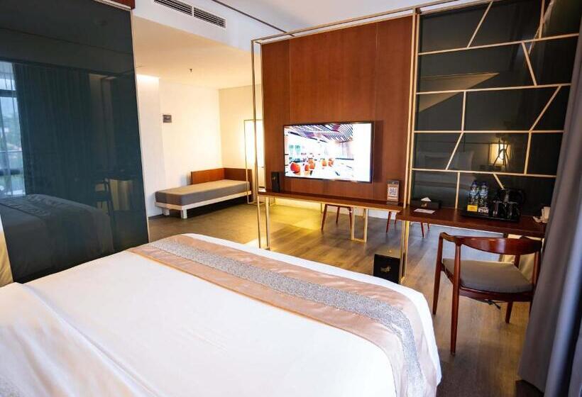 Номер Executive, Rayz Umm Hotel Malang