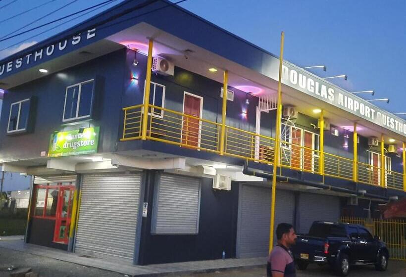اتاق استاندارد چهار تخته, Douglas Airport Guesthouse