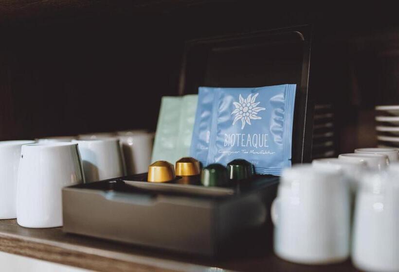 Люкс, Nikolaus By Avenida Panoramic Wellness Suites