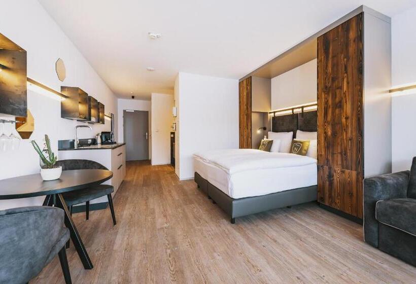 Номер Deluxe, Nikolaus By Avenida Panoramic Wellness Suites
