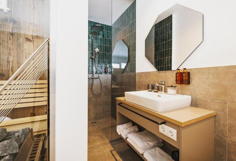 Номер Стандарт с Балконом, Nikolaus By Avenida Panoramic Wellness Suites