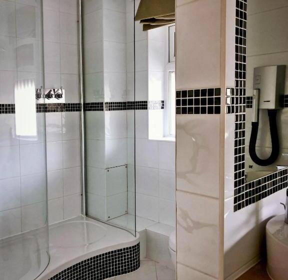 סוויטה, Antoinette Hotel Wimbledon