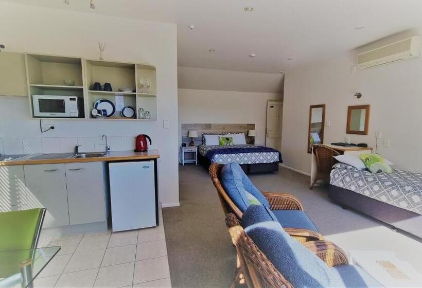 استودیوی استاندارد با چشم‌انداز دریا, Admirals View Lodge
