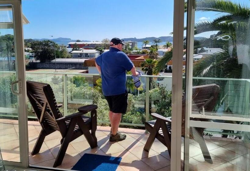 استودیوی استاندارد با چشم‌انداز دریا, Admirals View Lodge