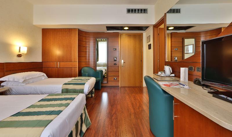 주니어 스위트, Ramada By Wyndham Dammam Khaleej Road