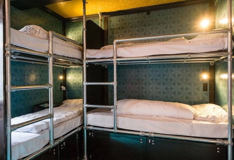 공용 욕실 구비 공동 객실 내의 침대, Copenhagen Downtown Hostel