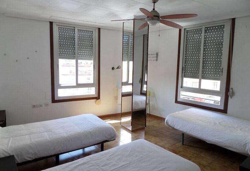 غرفة قياسية ثلاثية حمام مشترك, Russafa Youth Hostel