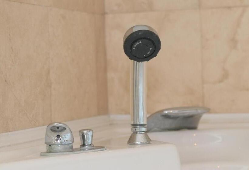 اتاق خانوادگی, Casa Din Deal