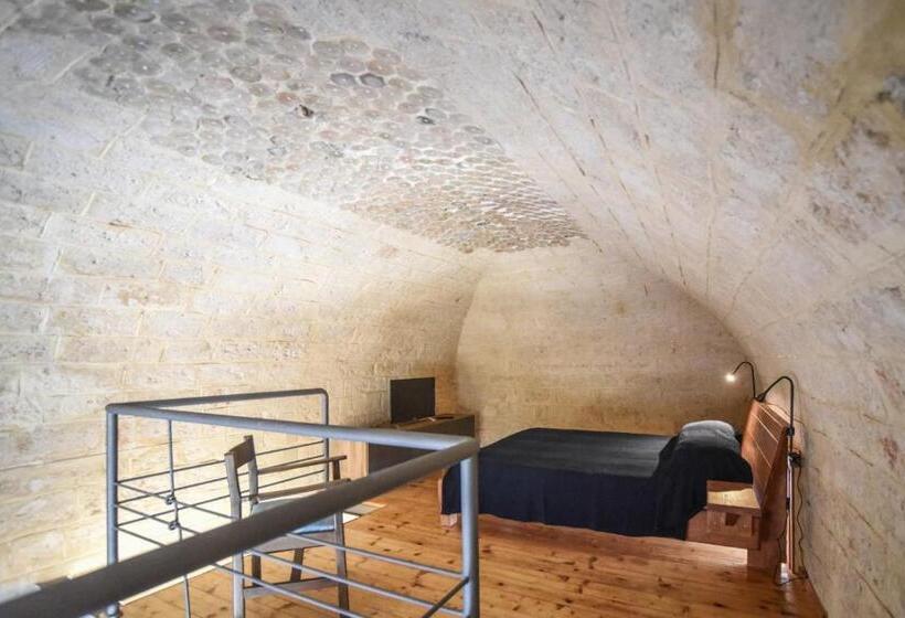 اتاق لوکس, Domus Castrum