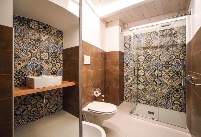 اتاق استاندارد با تخت بزرگ, Domus Castrum