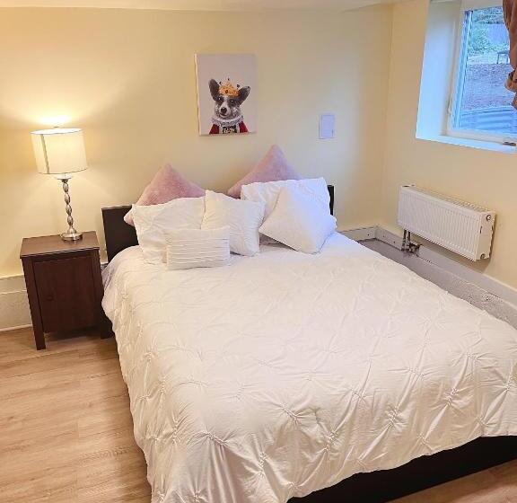 Номер Deluxe, Two Bedrooms Private Sweet Kirkland House