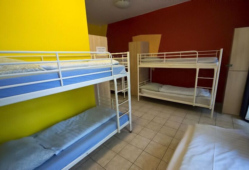 تختخواب در اتاق مشترک, Lindsays Schlafmeile   Hostel