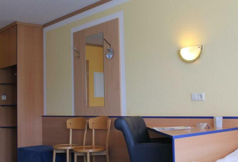 Номер Стандарт Трехместный, Sleep & Go Hotel Magdeburg