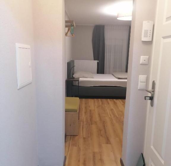 Студия Стандарт, Motel Q  Das Kleine Stadt