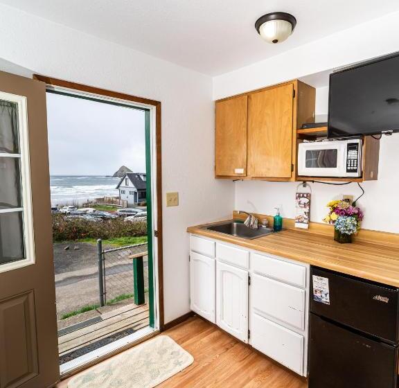 Студия Стандарт, Oceanside Ocean Front Cabins