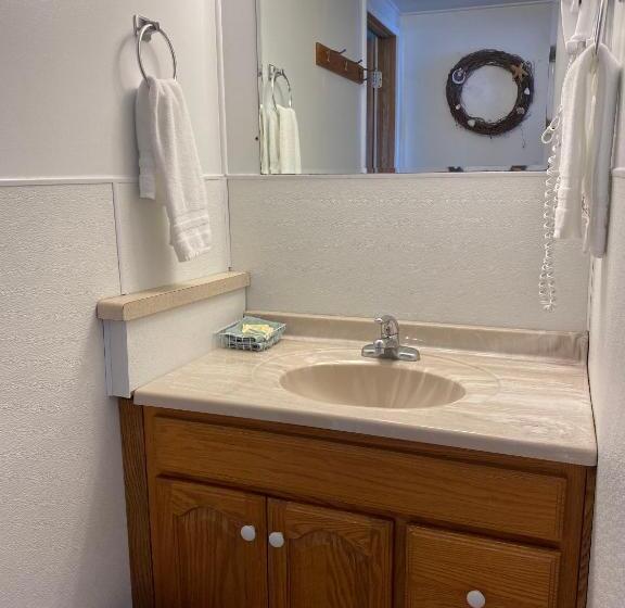 デラックスルーム, Oceanside Ocean Front Cabins