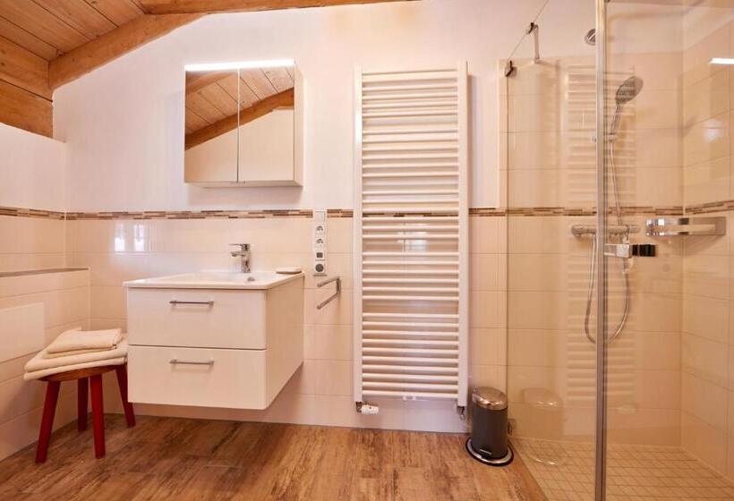 Трехместный Номер Стандарт с Балконом, Appartements Gasthof Schleifmühle Unterammergau
