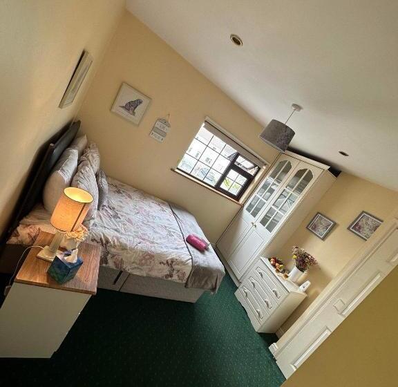标准间, Edwards Cosy B&b