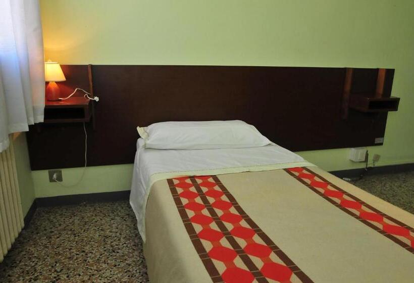 Standaard Éénpersoonskamer met Gedeelde Badkamer, Locanda Sant Anna