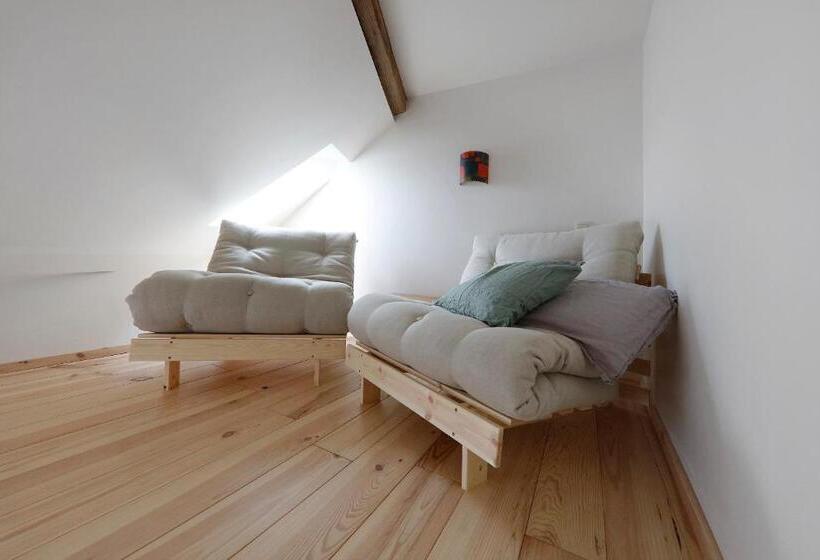 Standard Room, Cochlea