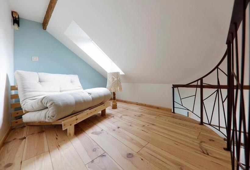 Standard Room, Cochlea