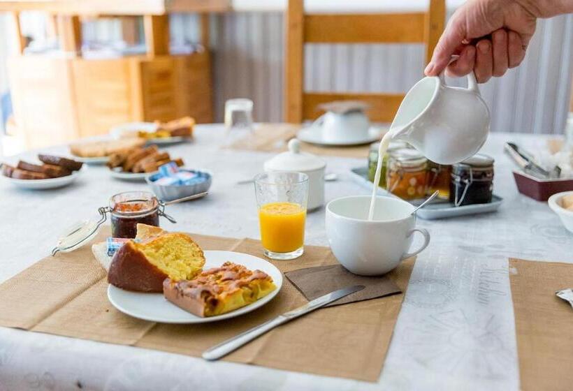 Номер Стандарт Вид на Сад, Chambres Et Table D Hôtes Floromel La Souterraine En Rez De Chaussee