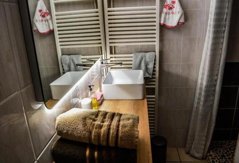 Номер Стандарт Трехместный, Chambres Et Table D Hôtes Floromel La Souterraine En Rez De Chaussee