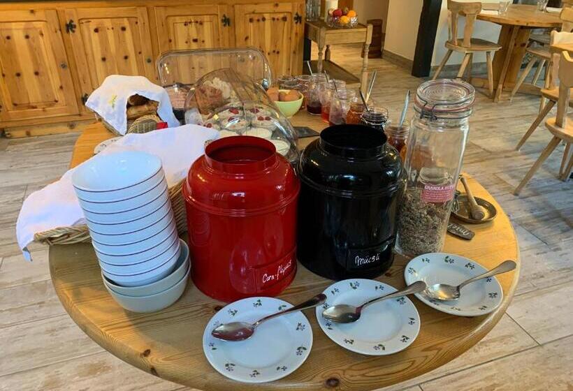 Трехместный Номер Стандарт с Балконом, Hôtel Restaurant Eden