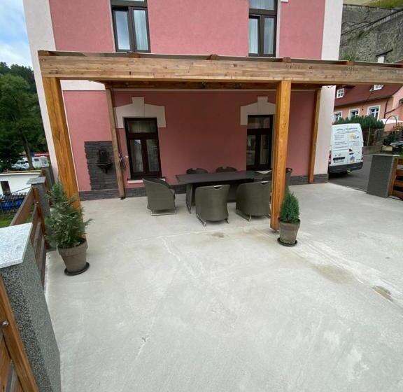 套房, Apartmány V Podhradí