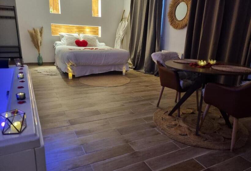 Номер Стандарт, L évasion Romantique Suite De Charme Avec Spa Privé à 20min De Paris Et Au Calme En Lisière De La Fo