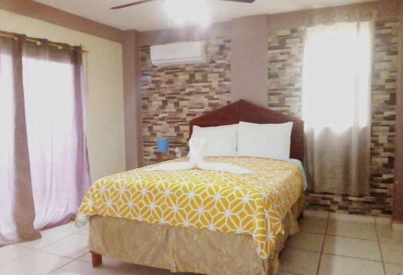 Habitación Estándar Cama King, La Delphina Bed And Breakfast Bar And Grill