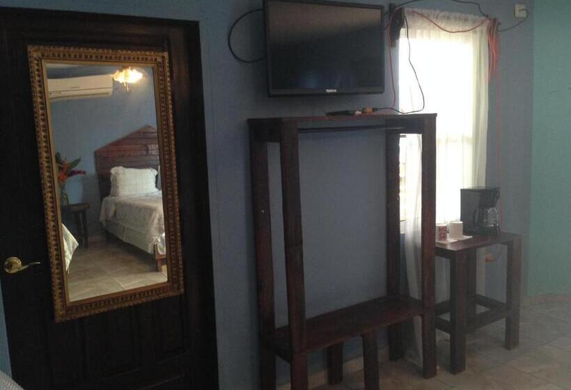 Habitación Familiar, La Delphina Bed And Breakfast Bar And Grill
