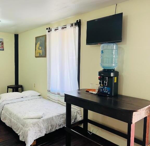 Habitación Familiar Deluxe, La Delphina Bed And Breakfast Bar And Grill