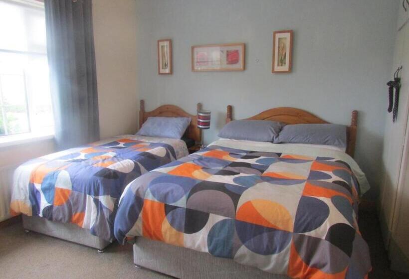 Семейный Номер, The Yellow Rose B&b